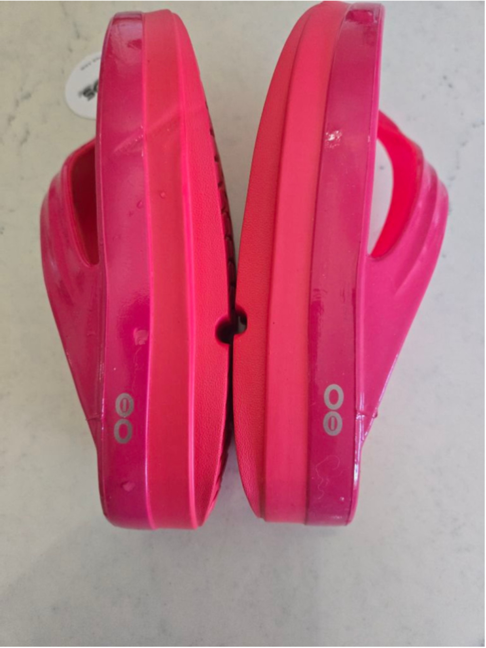 OOFOS OOlala Luxe Recovery Flip-Flops Women's Size 7 Neon Berry Punch Pink - Picture 5 of 8